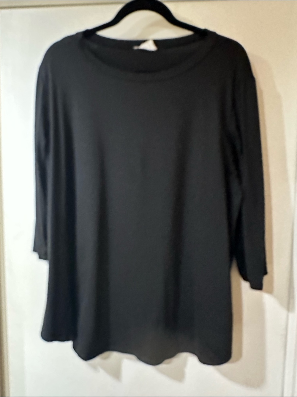 Black Long-Sleeve Scoop Neck Top